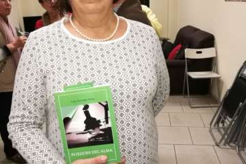 La escritora Loly Perez presenta en Telde su tercer libro 'Pliegues del alma' (Foto TA)